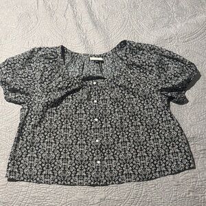 Universal Thread Black and White Floral Blouse